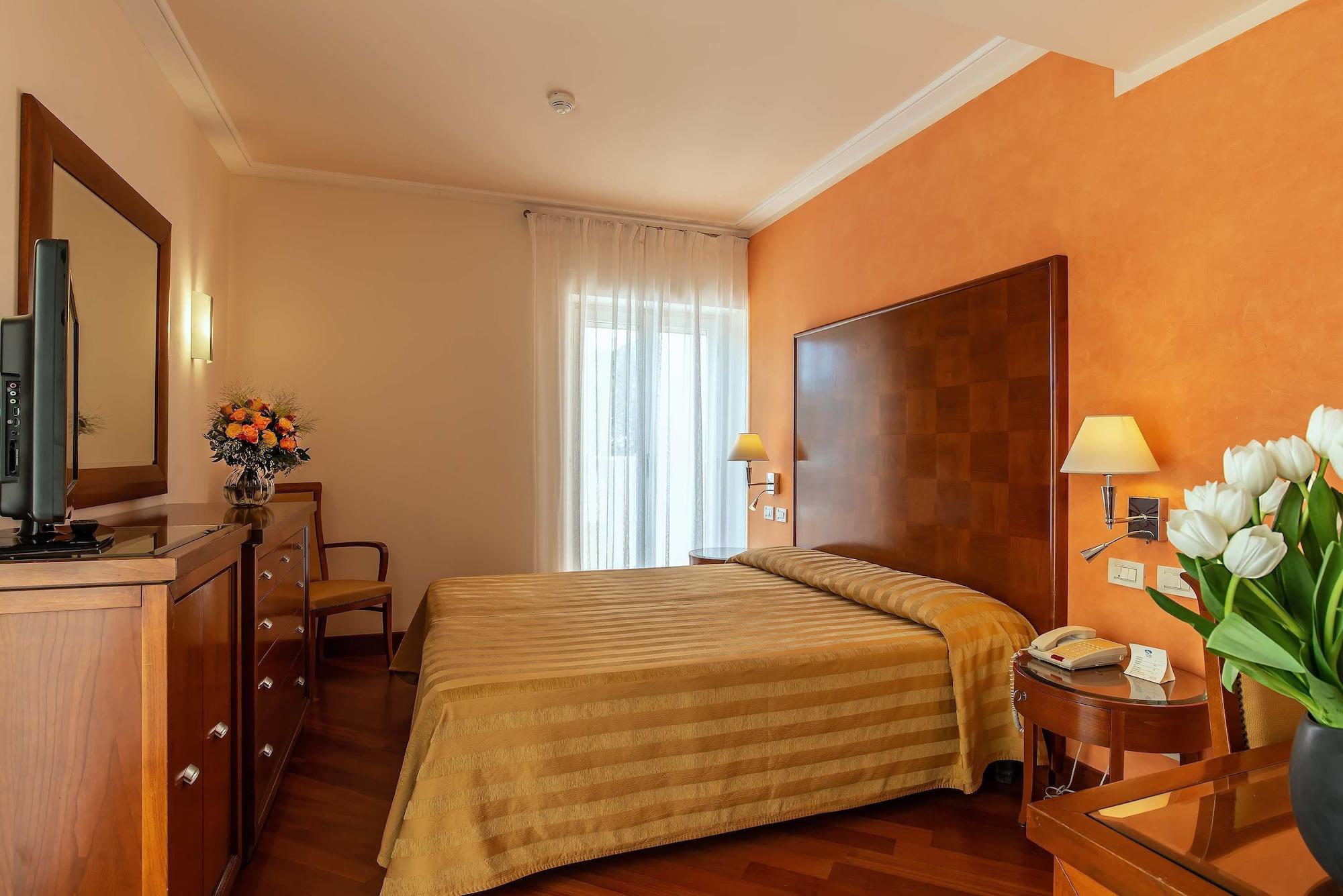 מרינה די פיאטרסנטה Versilia Palace Hotel מראה חיצוני תמונה