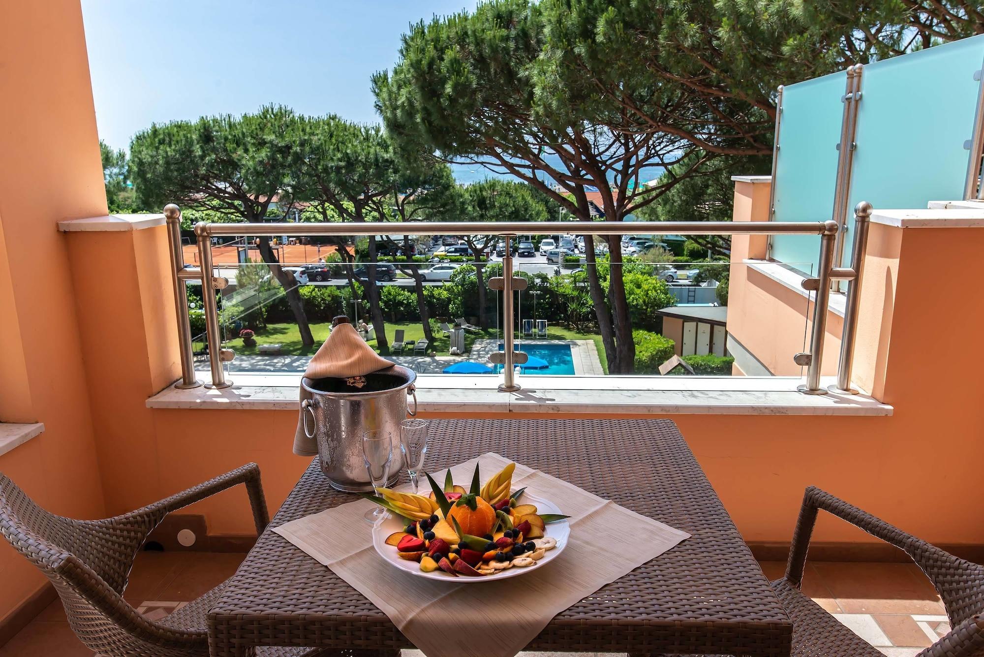 מרינה די פיאטרסנטה Versilia Palace Hotel מראה חיצוני תמונה