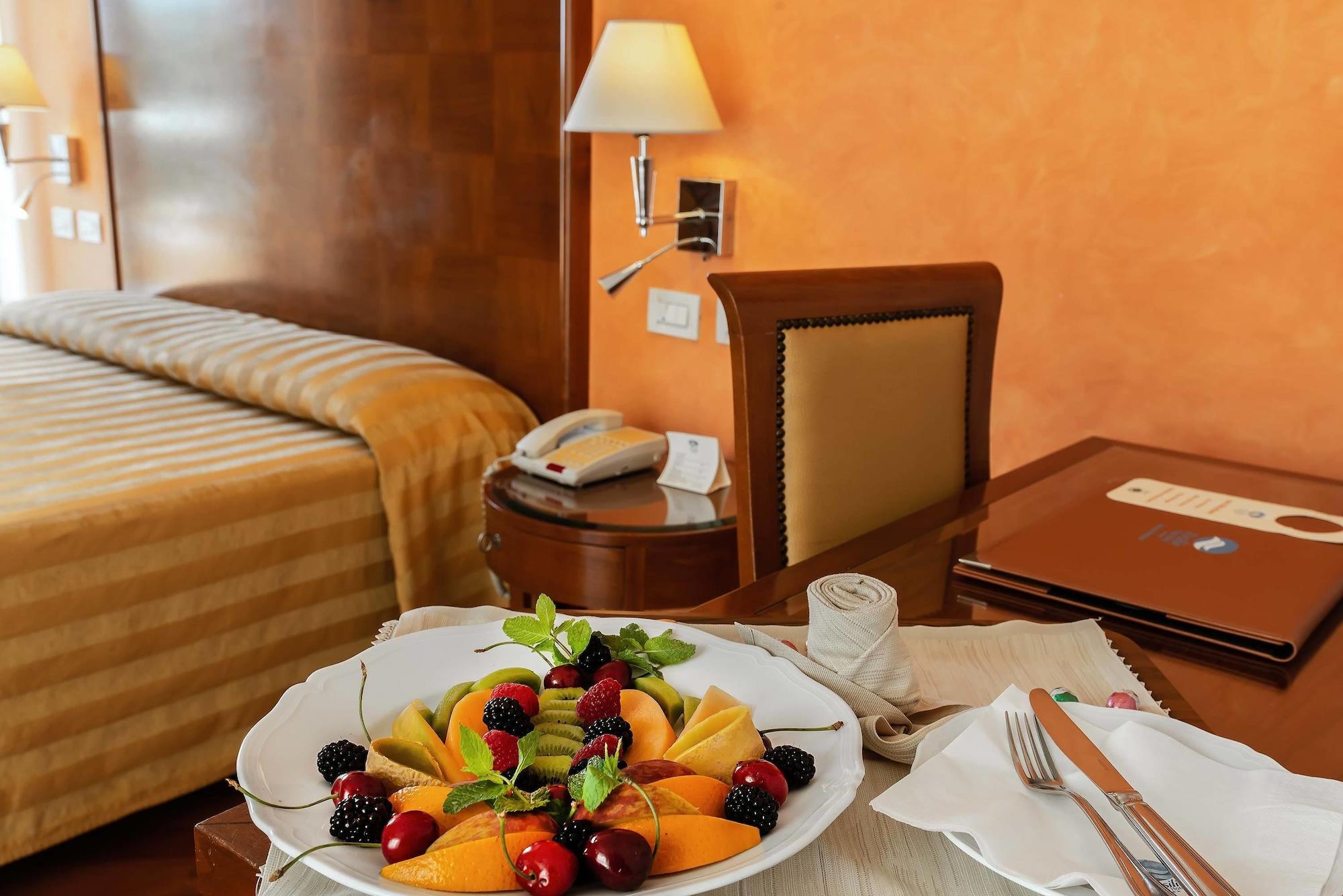 מרינה די פיאטרסנטה Versilia Palace Hotel מראה חיצוני תמונה