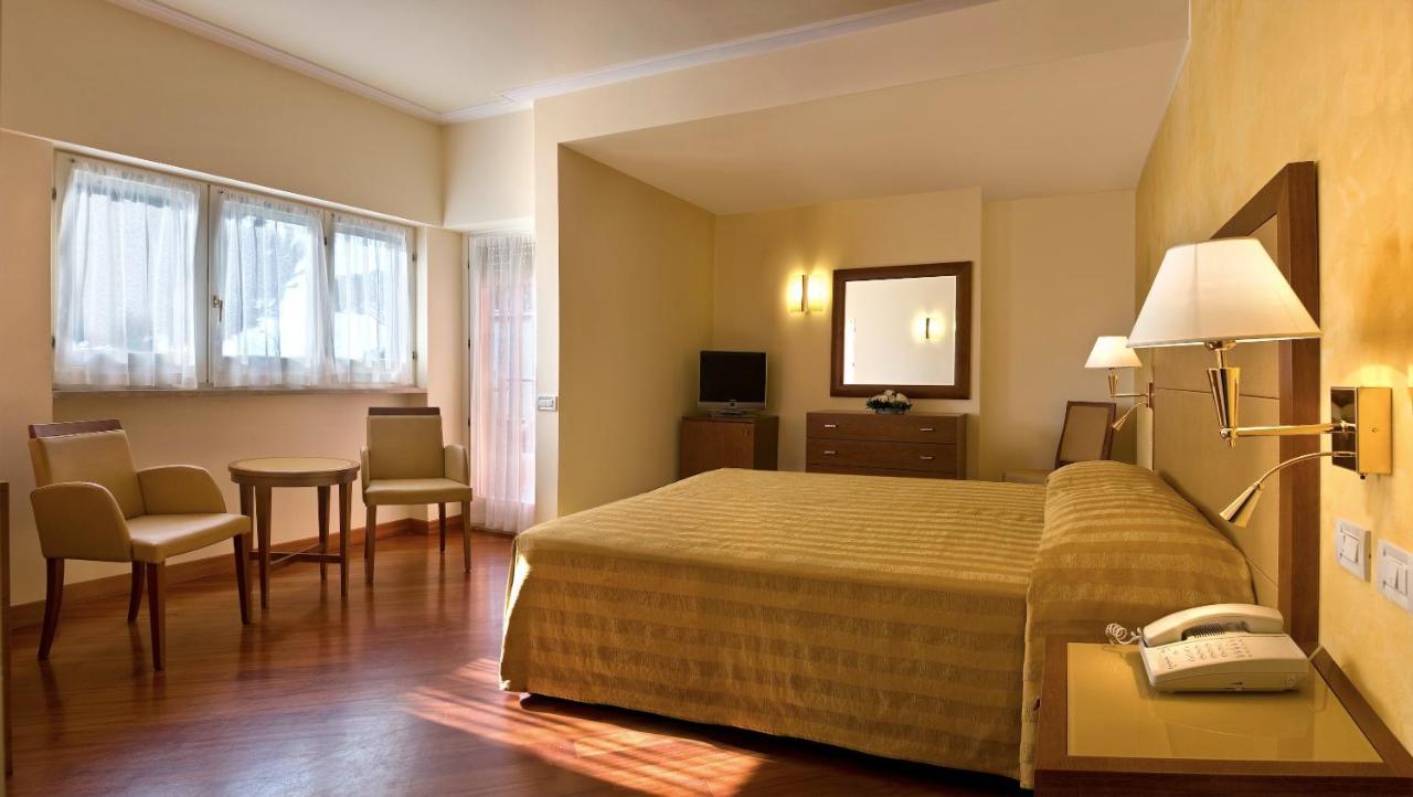 מרינה די פיאטרסנטה Versilia Palace Hotel מראה חיצוני תמונה