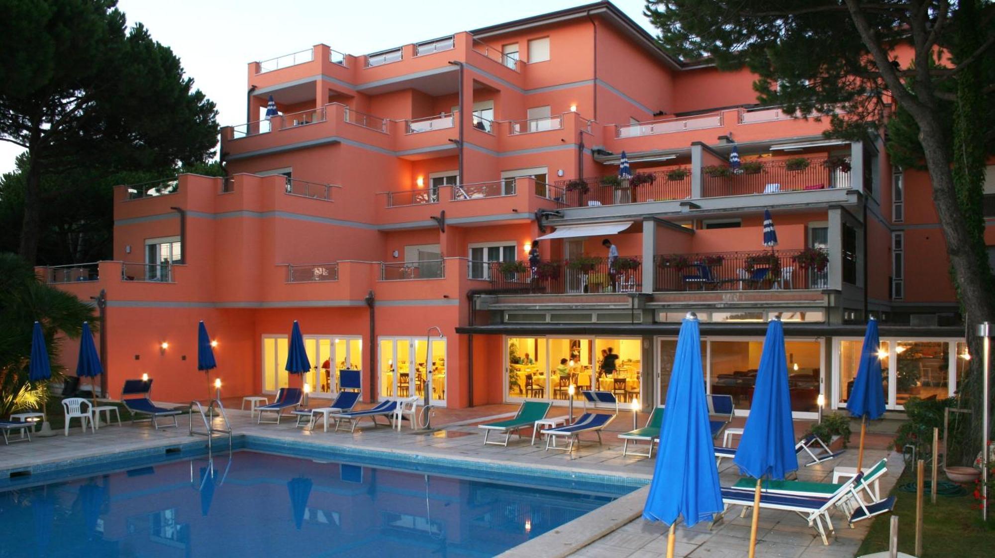 מרינה די פיאטרסנטה Versilia Palace Hotel מראה חיצוני תמונה