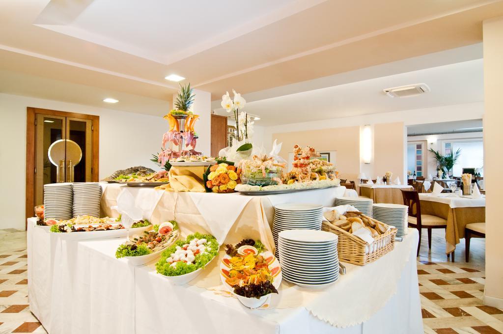 מרינה די פיאטרסנטה Versilia Palace Hotel מראה חיצוני תמונה