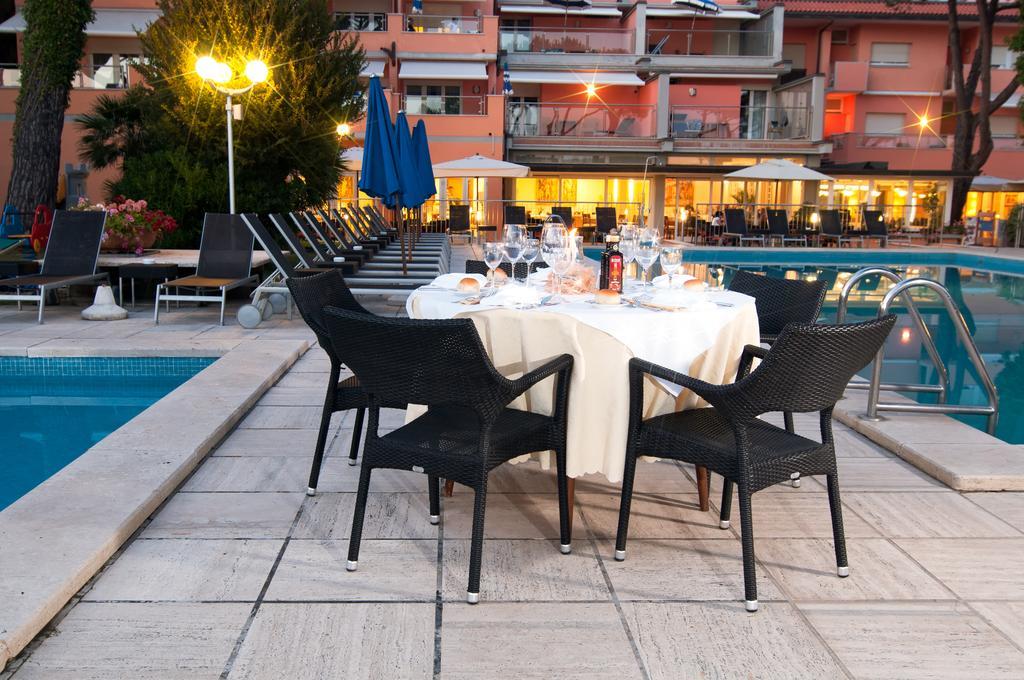 מרינה די פיאטרסנטה Versilia Palace Hotel מראה חיצוני תמונה