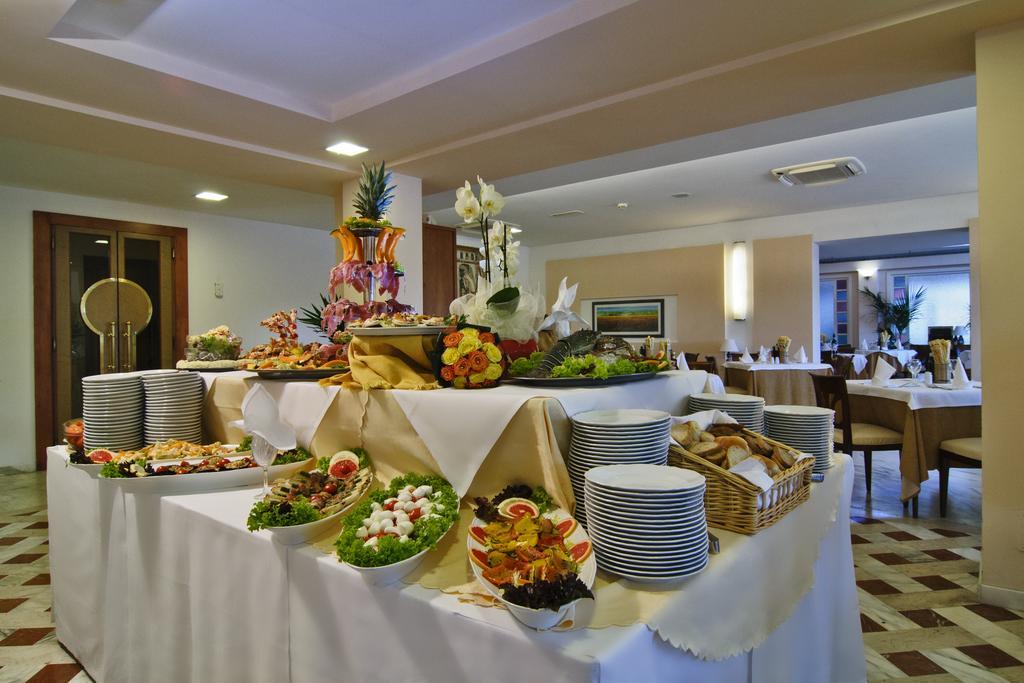 מרינה די פיאטרסנטה Versilia Palace Hotel מראה חיצוני תמונה